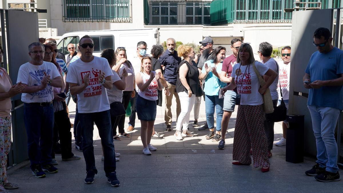 Reunión de los trabajadores de Siro con la Junta de Castilla y León en junio del año pasado.