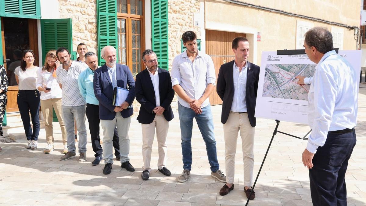 El presidente del Consell, Llorenç Galmés, en la presentación del proyecto junto al resto de autoridades.