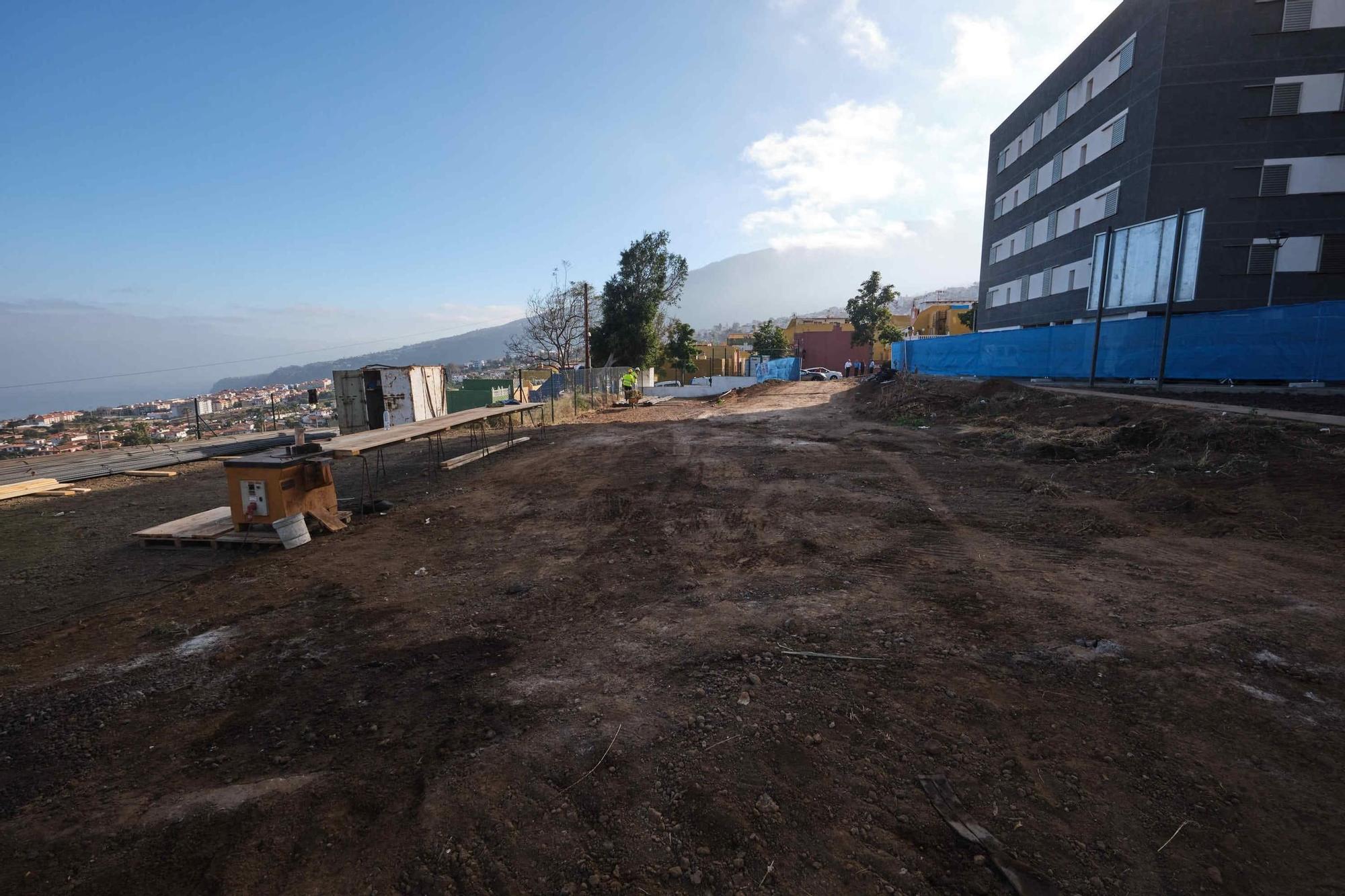Colocación de la primera piedra de la construcción de 65 viviendas en La Orotava