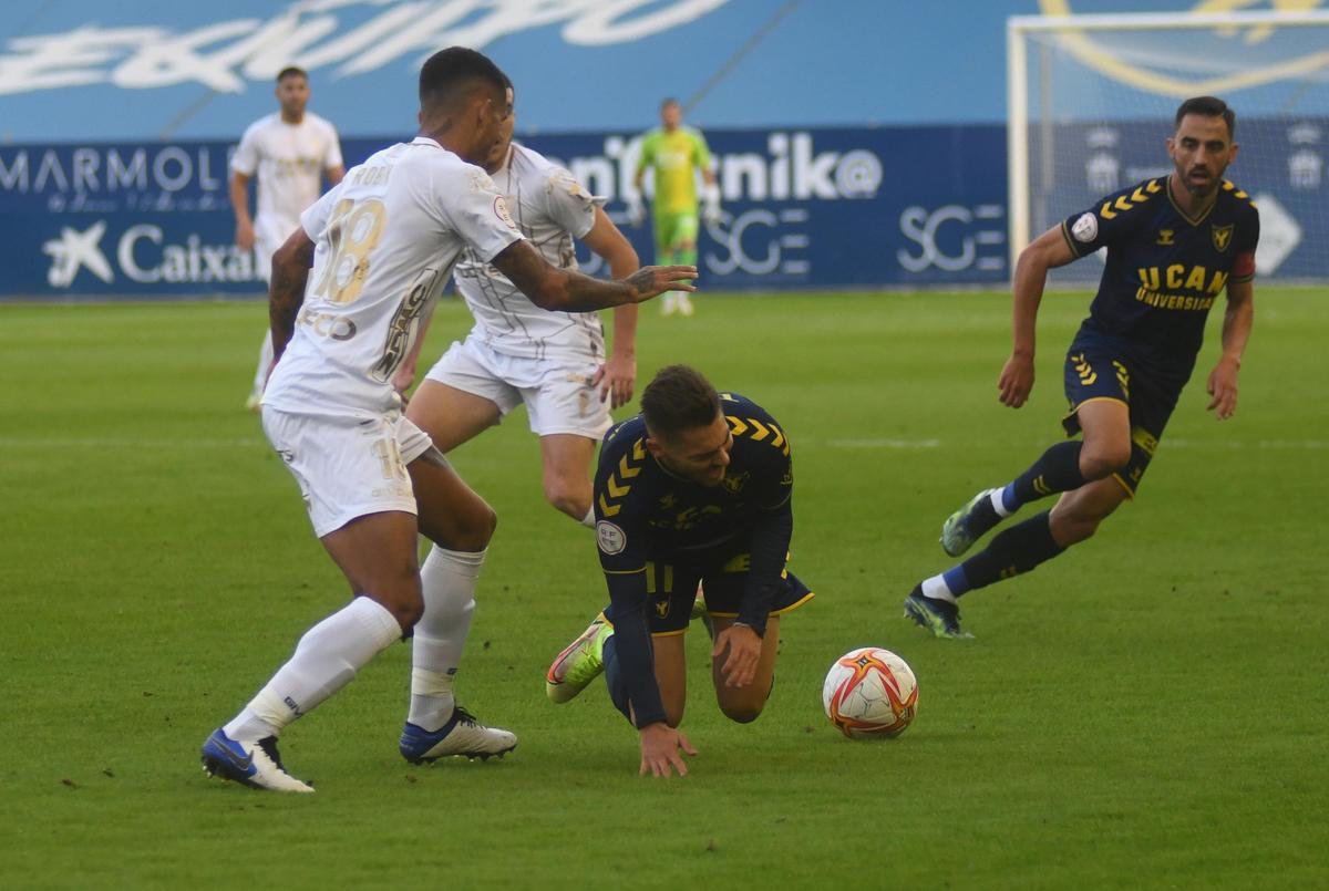 El UCAM Murcia recupera la sonrisa a costa del Algeciras (2-0) El UCAM Murcia recupera la sonrisa a costa del Algeciras (2-0)