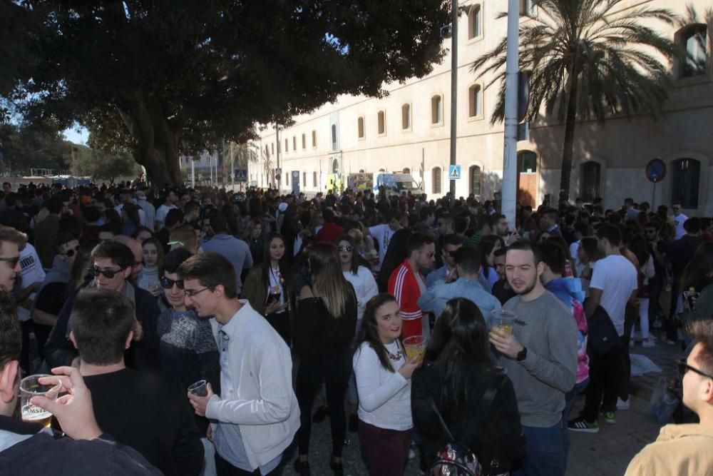 Centenares de estudiantes en la bienvenida de la UPCT