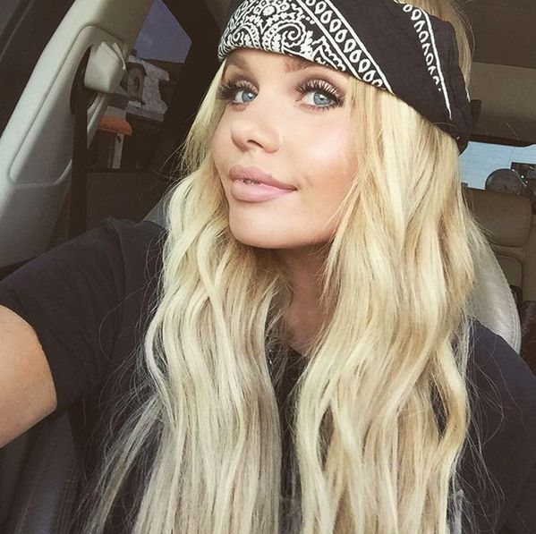 Así lleva la bandana Alli Simpson