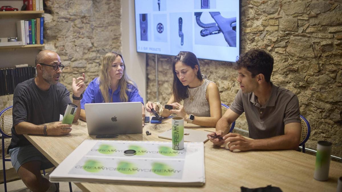 D’esquerra a dreta, Bernat Motjer, Andrea Guimet, Cèlia Cots i Arnau Oliveras, fundadors de Ceremony.