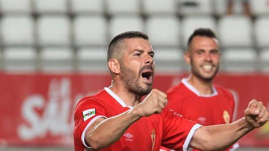 Víctor Curto celebra un gol de la presenta temporada.