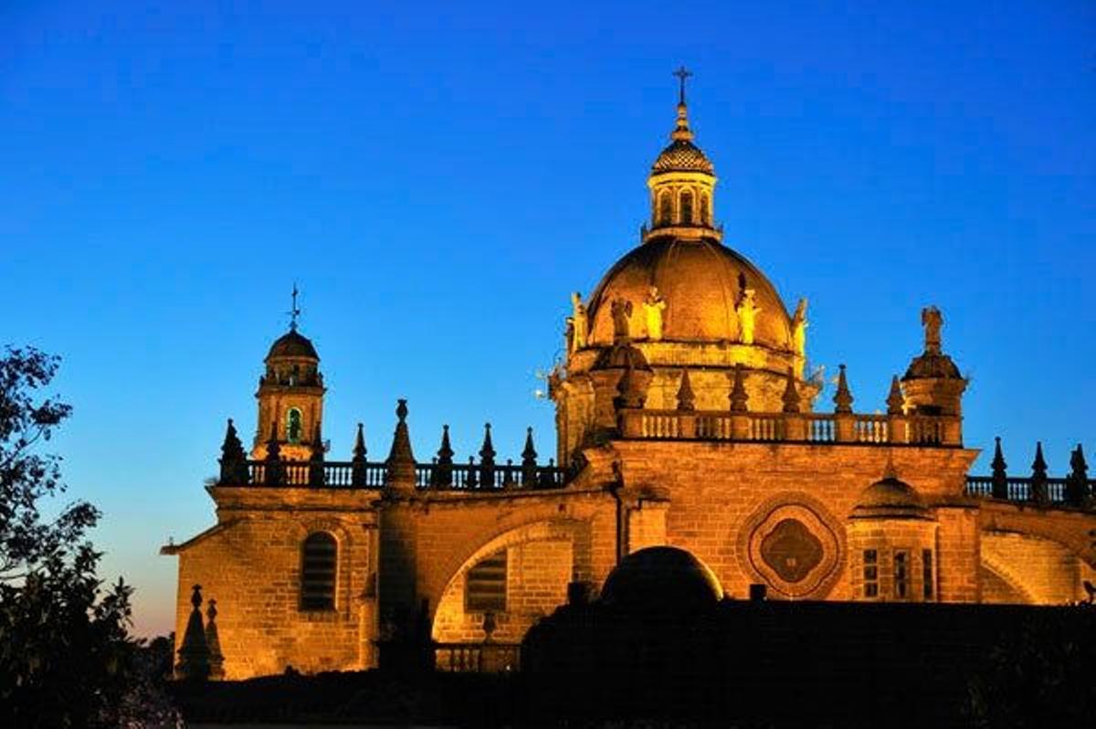 Reproducciones de la Catedral Nueva, palacios, y castillos en la