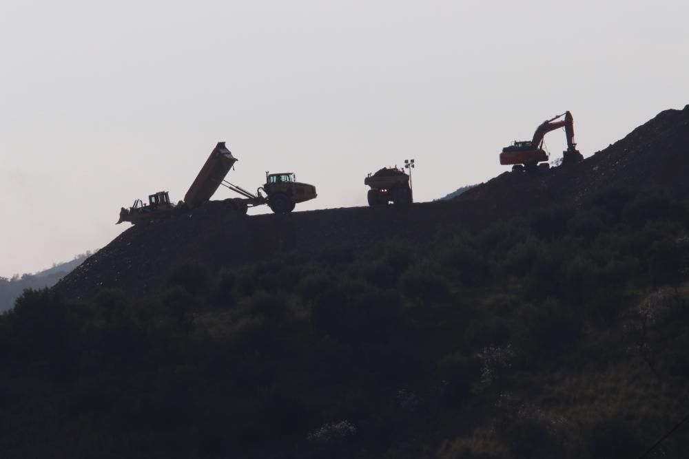 Llegada de las máquinas perforadoras a Totalán para continuar con el rescate de Julen