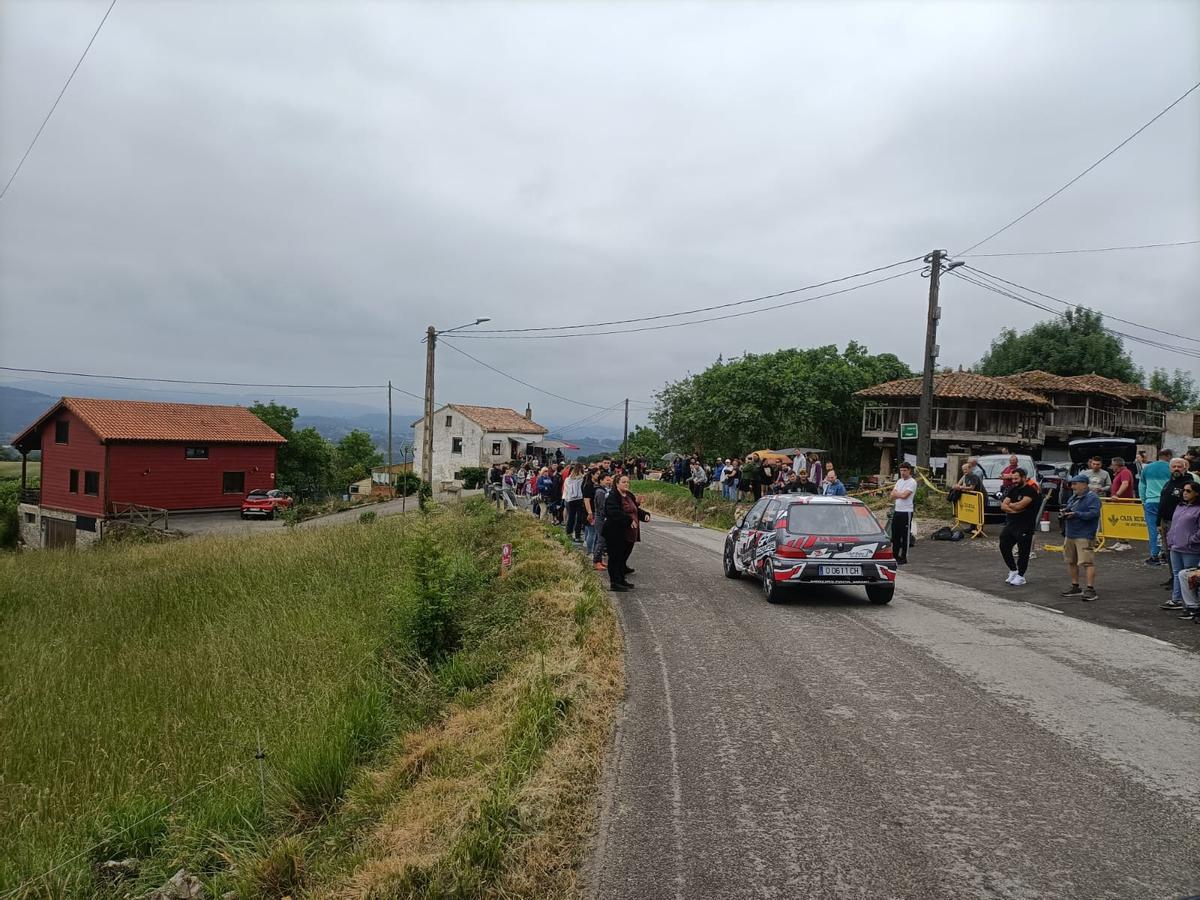 Público siguiendo la prueba en Muncó.