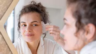 Esta es la mejor rutina antienvejecimiento que existe (y no te vas a creer lo sencilla que es)