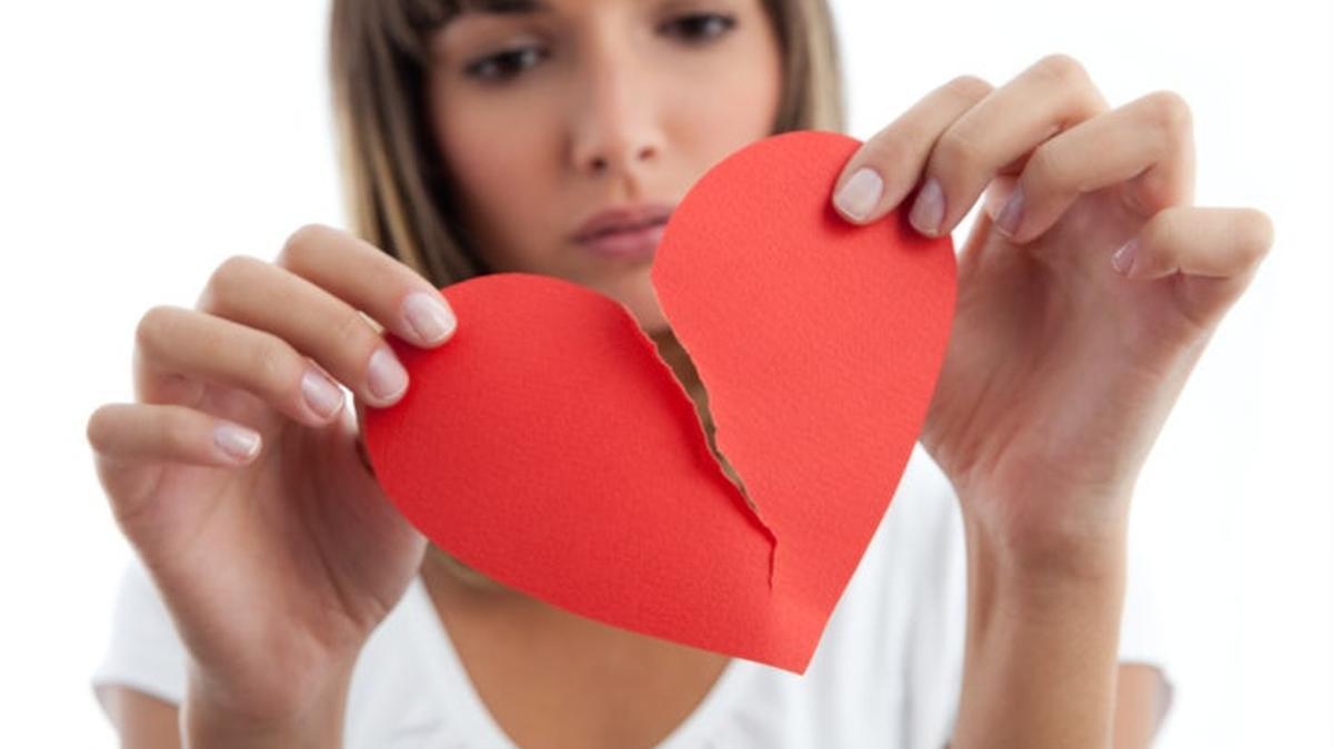 Una chica con el corazón roto: infidelidad