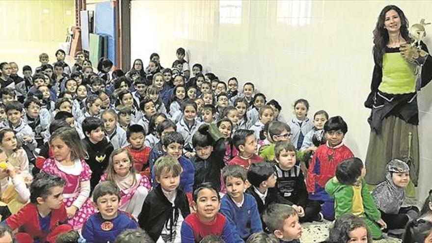 Los colegios mantienen viva la llama del carnaval en Plasencia con sus disfraces