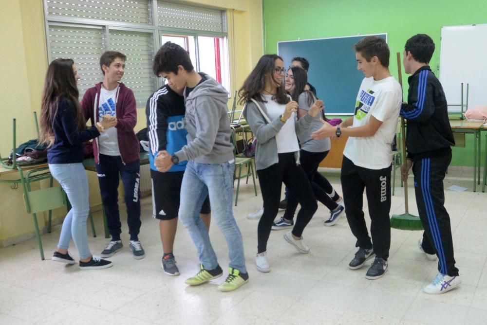 Danza y abalorios en el CEIP Marcelino García