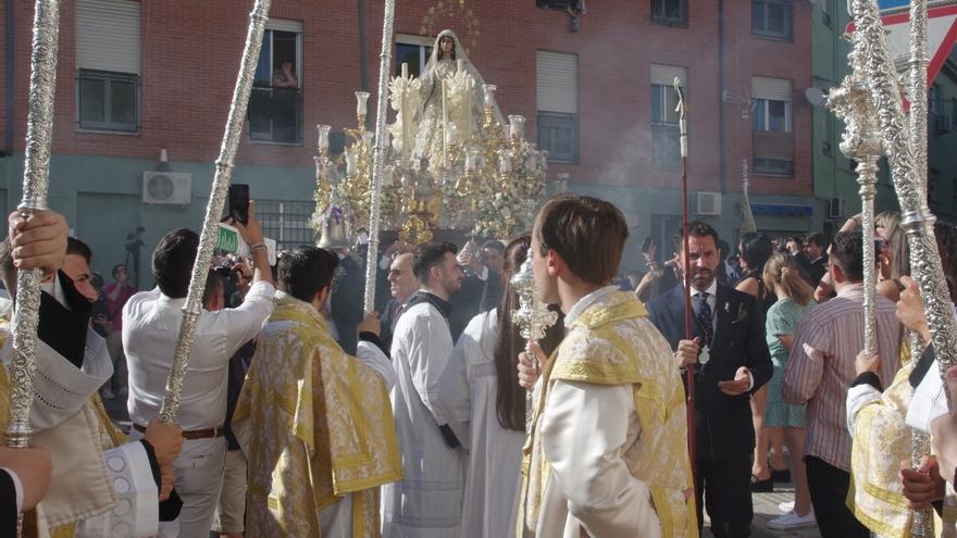 La Virgen del Rocío, a su paso por la calle Victoria durante su procesión de Pentecostés