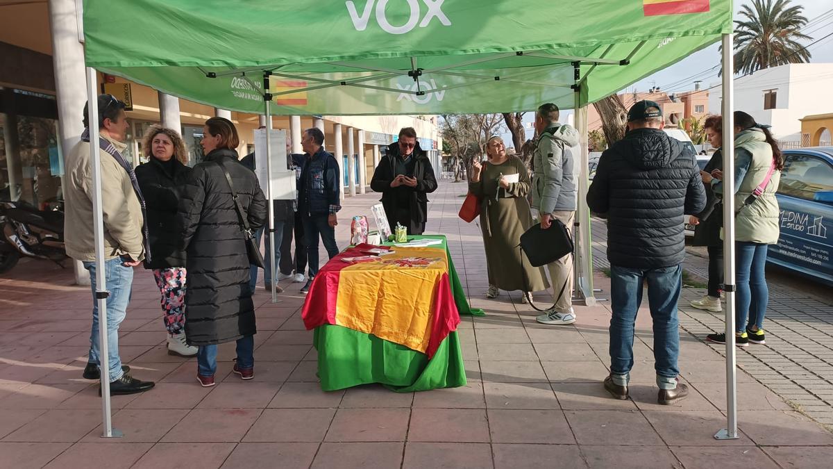 VOX Pitiusas denuncia la degradación del barrio de Playa d'en Bossa por la inseguridad y suciedad que sufren vecinos y empresarios