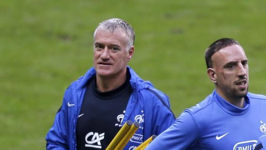 El entrenador de Francia, Didier Deschamps, junto Ribery.