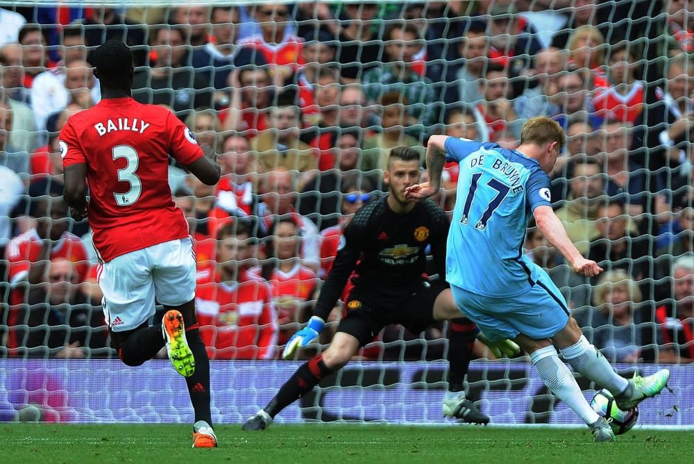 El Manchester City se impuso (1-2) este sábado al Manchester United en el derbi que abría la cuarta jornada de Premier League, en un encuentro marcado por el enfrentamiento entre Mourinho y Guardiola.