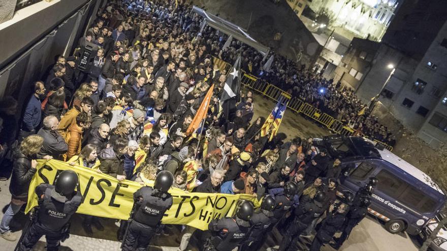 Milers de manifestants protesten a Manresa contra el judici al procés