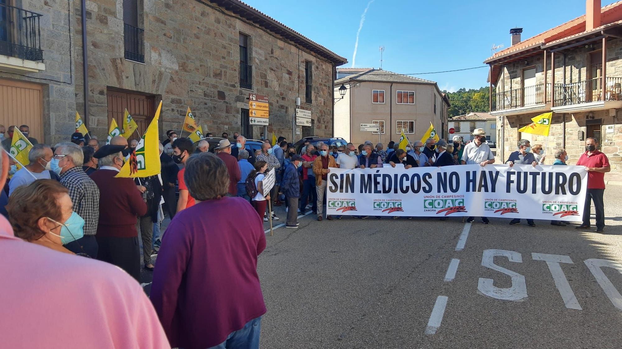 GALERÍA | Manifestación por la sanidad rural en Villardeciervos