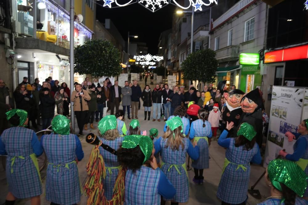 Asistentes a la inauguración de la exposición.