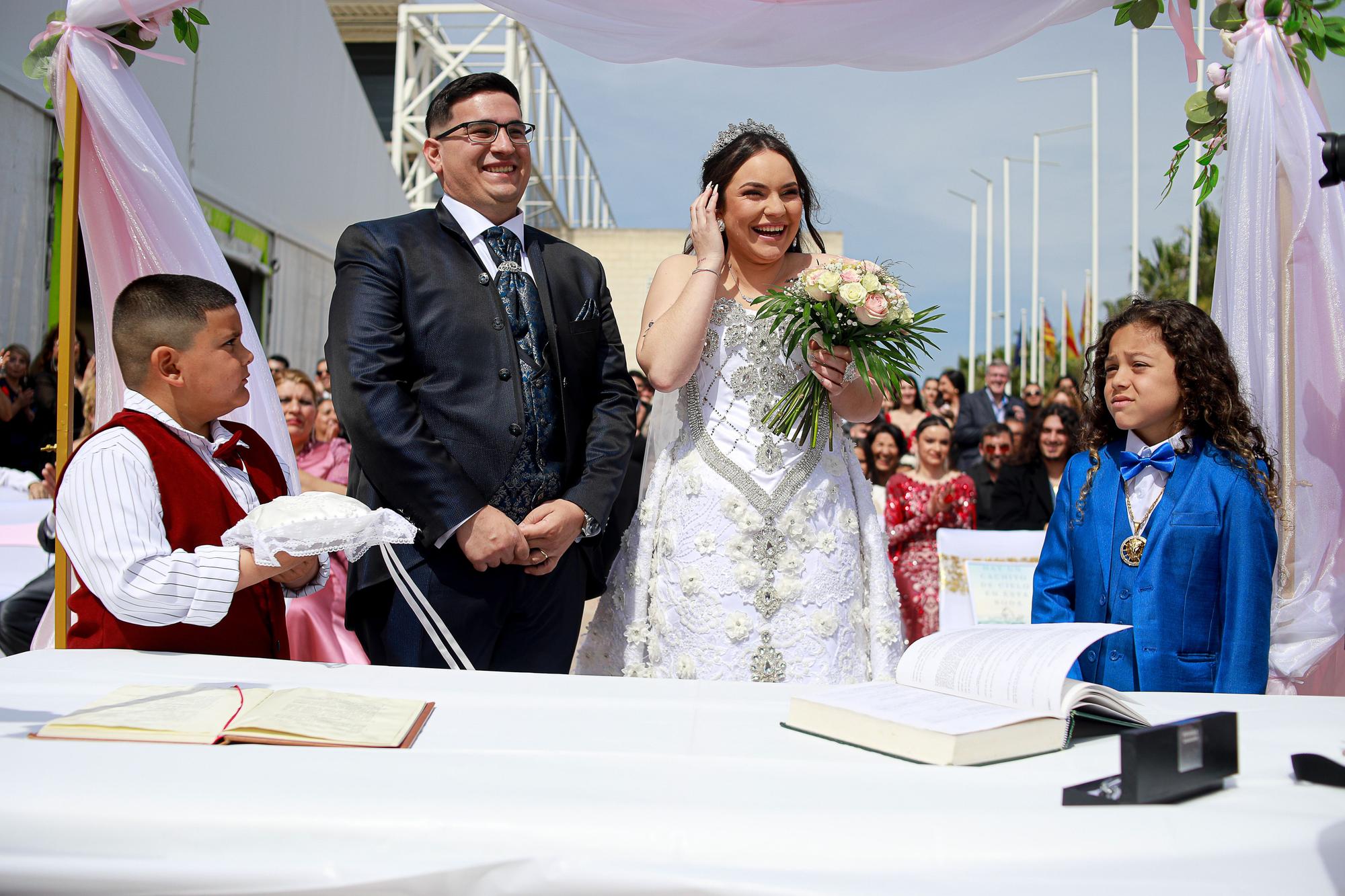 Mira aquí todas las fotos de la gran boda gitana de Lucía y Daniel en Ibiza