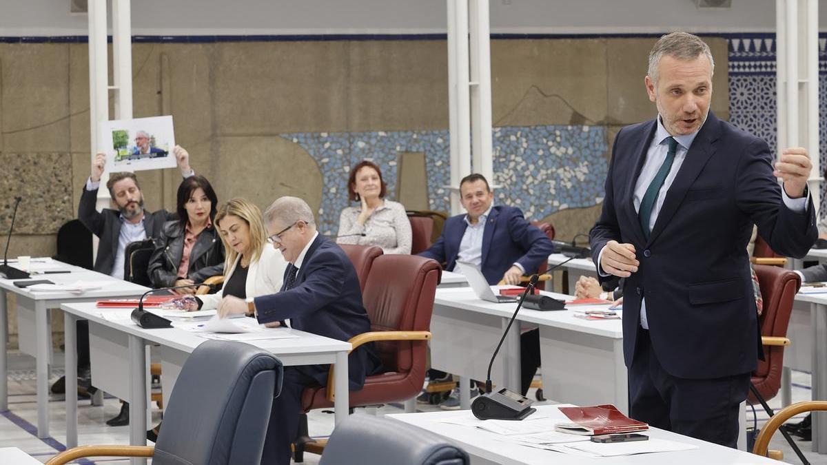 El portavoz del PP en la Asamblea, Joaquín Segado, toma la palabra durante el Pleno del pasado martes.