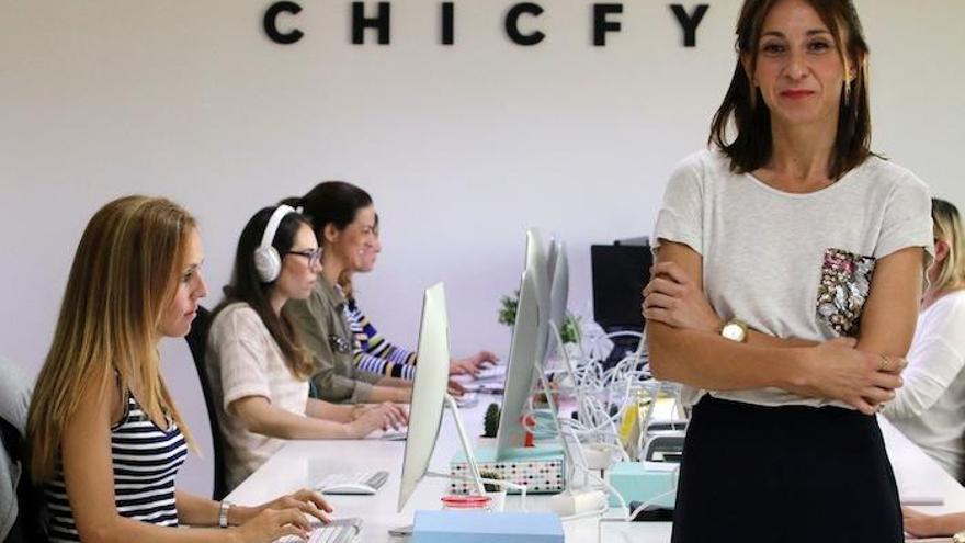 Amor y estilo, filosofía de chicfy Laura Muñoz, cofundadora del portal en la sede de Chicfy, en Málaga