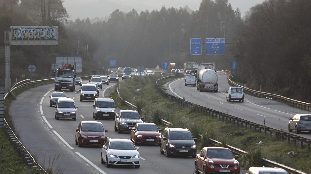 Tráfico intenso en la &quot;Y&quot; a la altura del Montico en la zona del accidente.