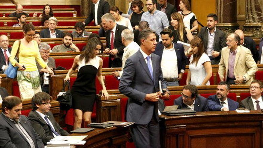 Els diputats del PPC i C&#039;s marxant del ple