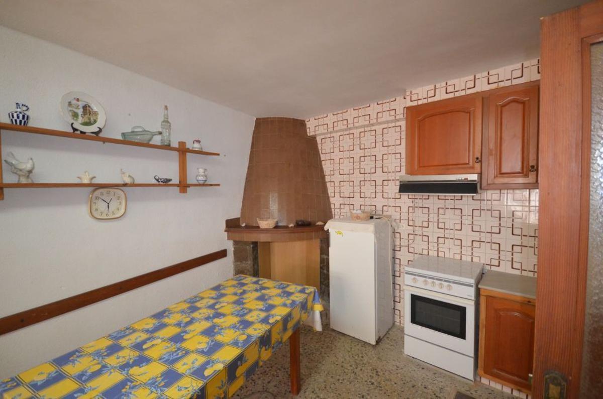 Las mejores fotos: Una casa de tres plantas y solárium sale a la venta en el casco histórico de Peñíscola