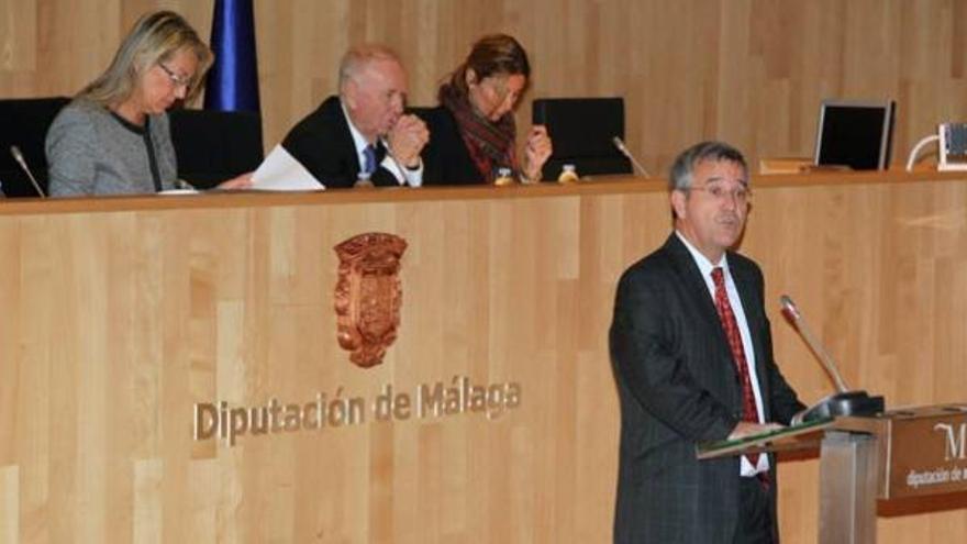García Urbano, durante su intervención en la Diputación de Málaga.