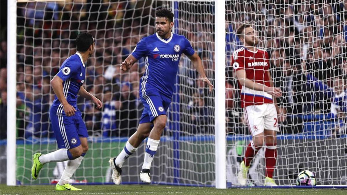 Diego Costa y Pedro celebran el primer gol del Chelsea