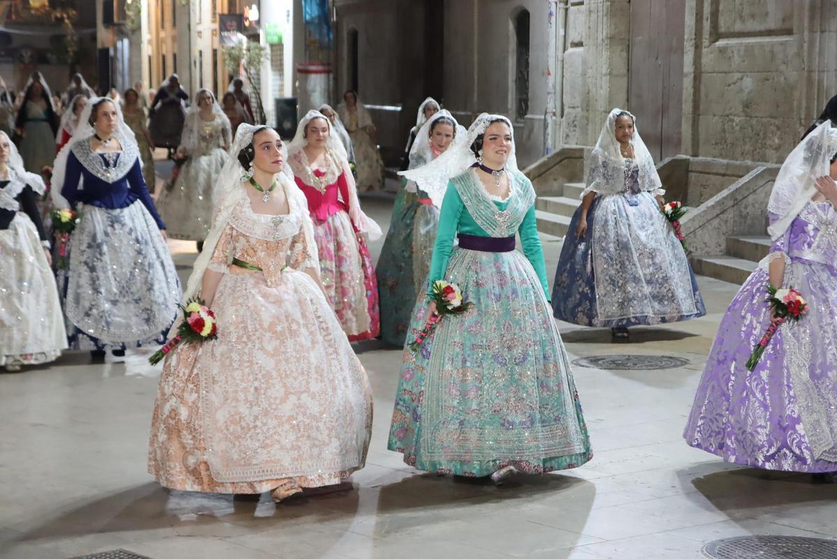 Todas las fotos de la ofrenda del 18 de marzo por la calle San Vicente hasta la 22:30 horas