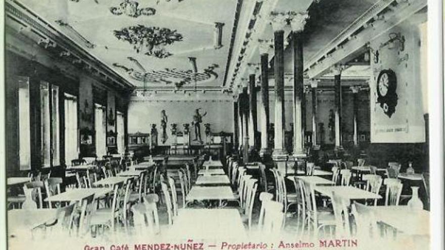 Interior del Méndez Núñez en los años 40.