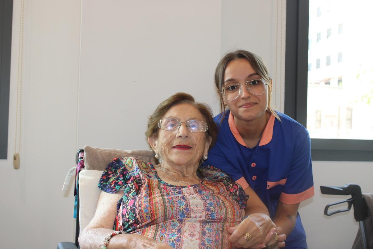 Los mayores reciben atención individualizada por parte de personal profesional.