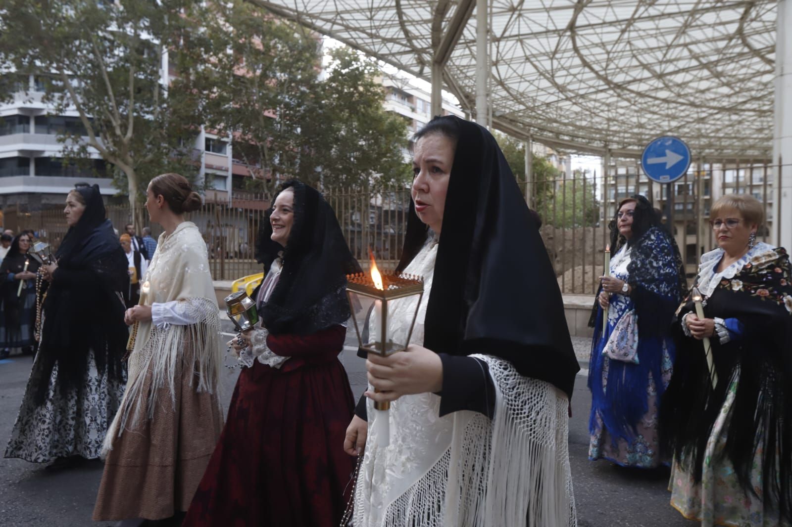 El Rosario de Cristal deslumbra en las calles de Zaragoza