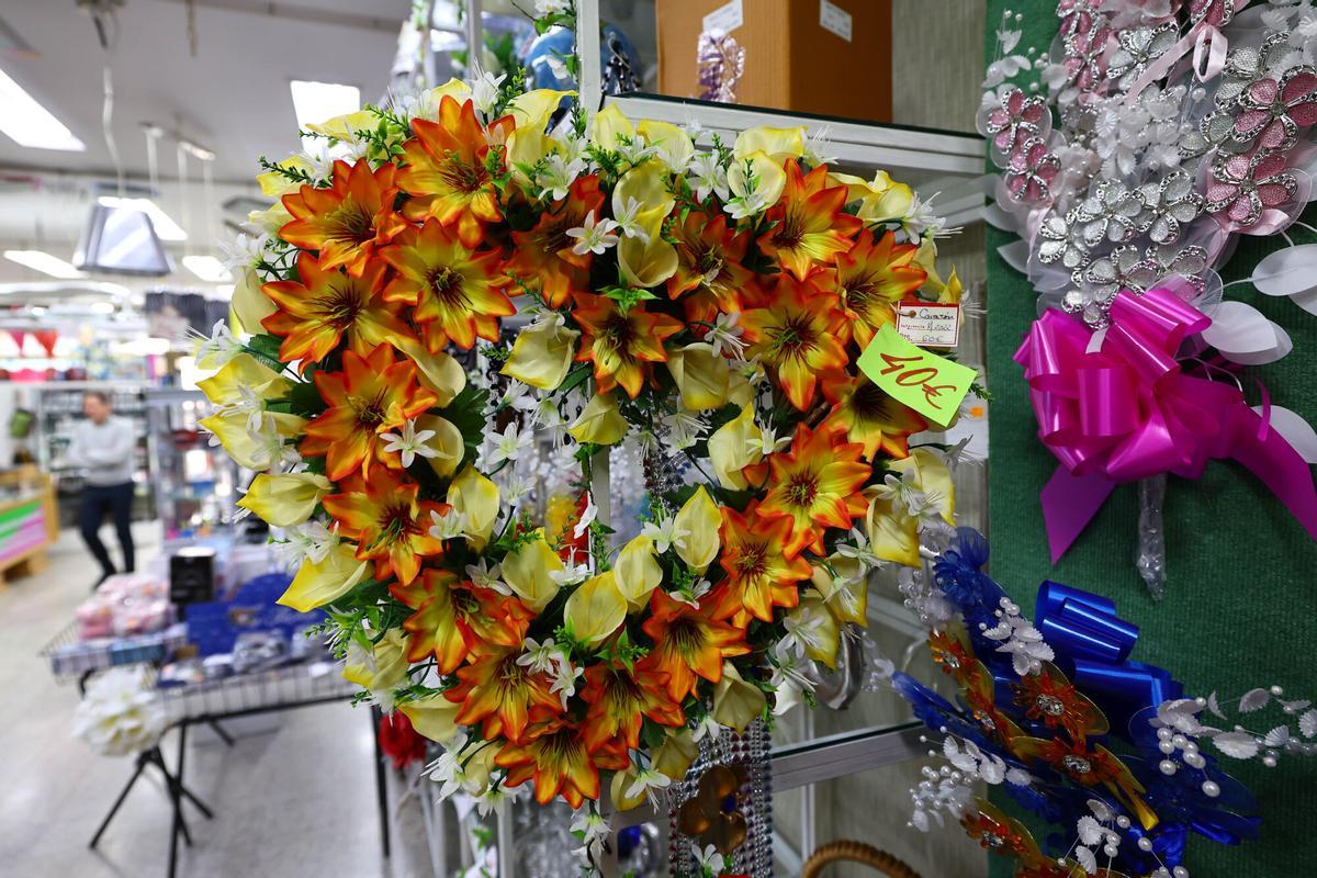 Regalos Izquierdo-Tello,  la tienda de toda la vida que dice adiós al barrio de Torrero: "Estamos aquí desde que se vendía a la antigua"
