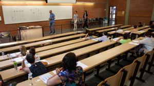 La Generalitat redueix de dos anys a 10 mesos el procés de les oposicions