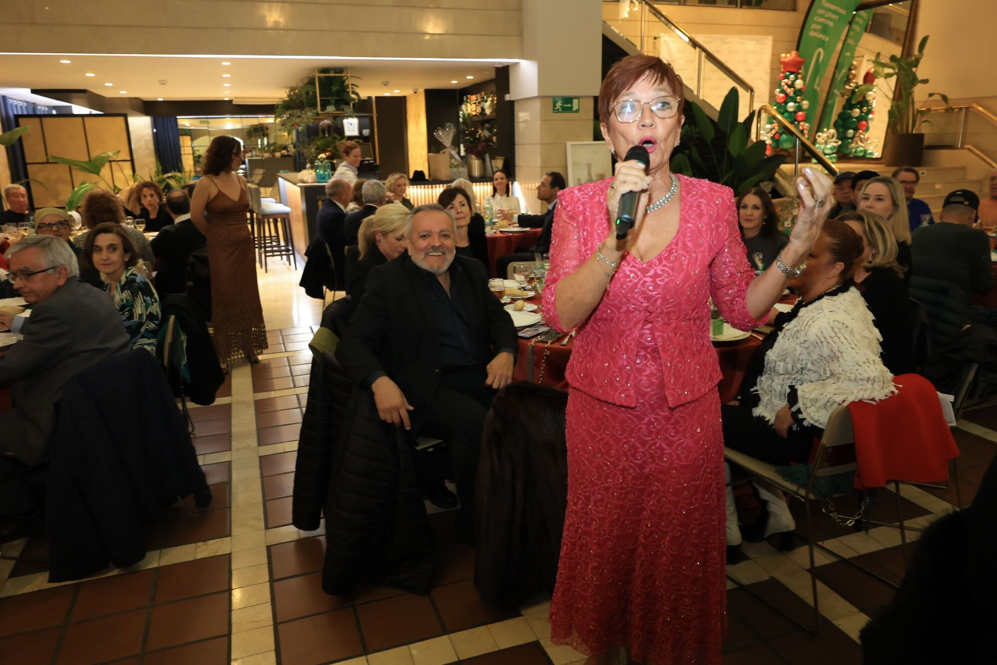 La AECC rinde homenaje al voluntariado en su tradicional cena solidaria