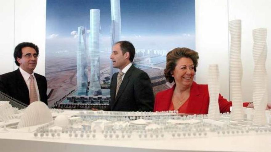 Calatrava, Camps y Barberá en la presentación de la maqueta de las torres en 2005.