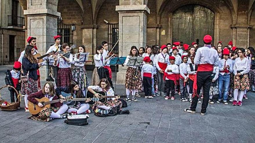 Actuació a la plaça Major, l&#039;any passat. Avui hi tornaran per segon any