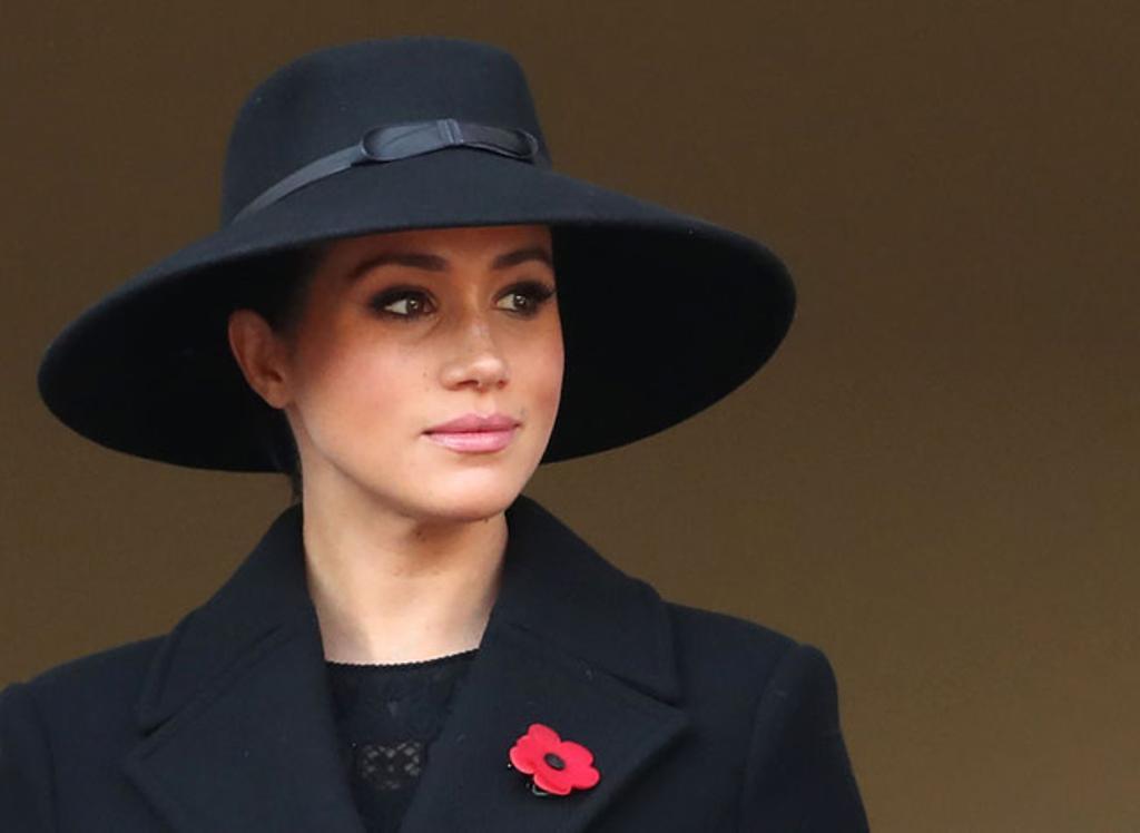 Meghan Markle con sombrero negro en el Día del Recuerdo