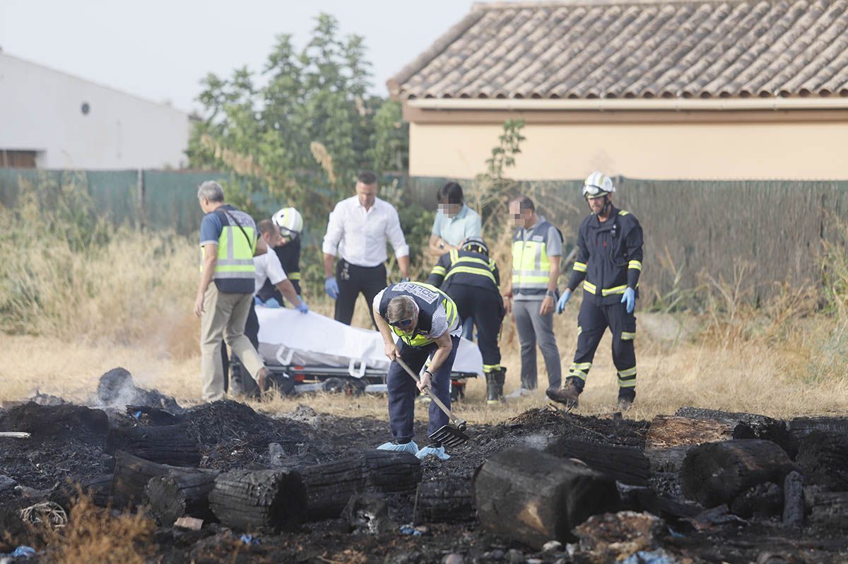 Los bomberos hallan el cadáver de un hombre en un incendio de pastos en Villarrubia