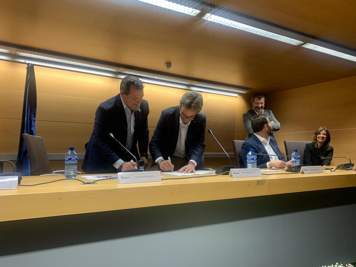 La jornada empresarial de Fundación Ecca sirvió para firmar convenios y acuerdos.