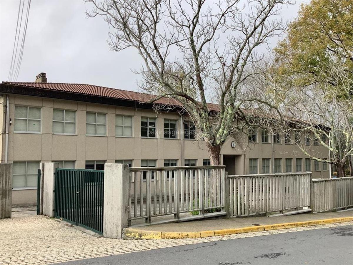Fachada do CEIP Plurilingüe de Louro.