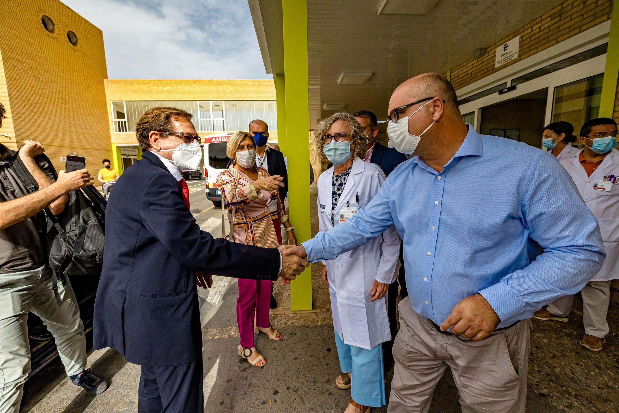 El Coonseller de sanidad visita el Hospital de La Vila para presentar las obras de ampliación que tienen una duración estimada de 30 meses