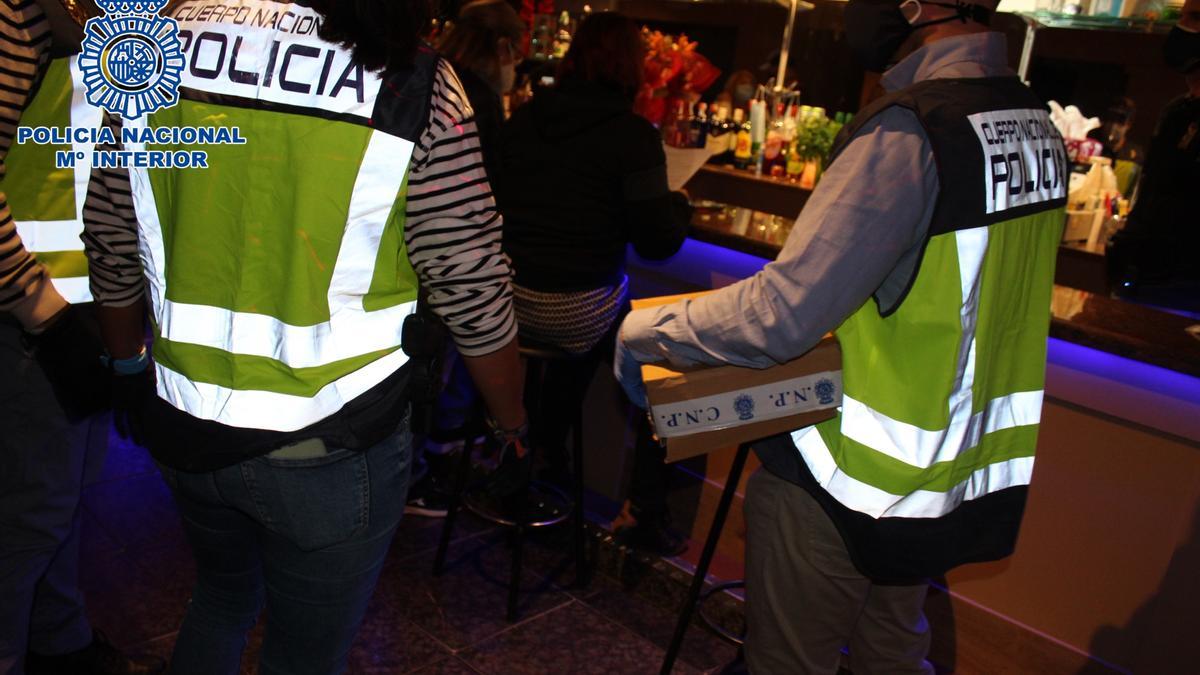 Operación de la Policía Nacional contra la inmigración irregular y trata de personas.