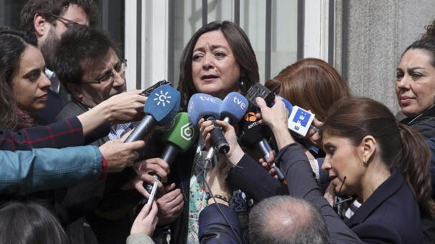 La senadora socialista y exconsejera de Presidencia de la Junta de Andalucía, Mar Moreno, atiende a los medios de comunicación a su salida hoy del Tribunal Supremo donde ha declarado voluntariamente como imputada ante el juez del caso ERE, Alberto Jorge Barreiro.