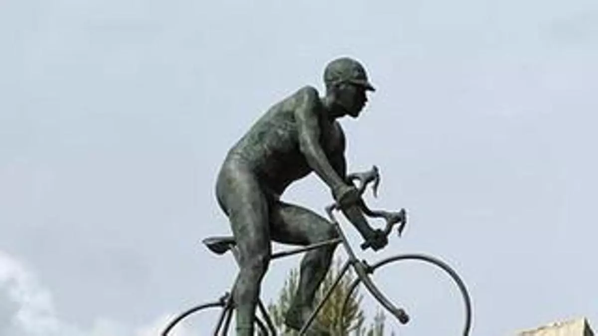 Roban el Monumento al Ciclista del Xorret del Catí, una escultura de 300 kilos