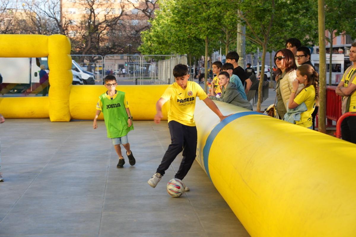 Galería: La afición del Villarreal, presente para tratar de sellar la Champions Galería: La afición del Villarreal, presente para tratar de sellar la Champions