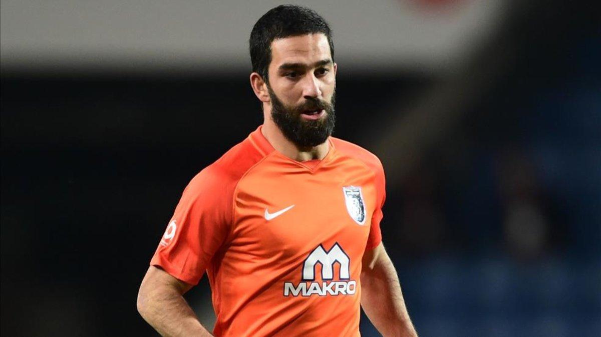 Arda Turan se ofrece para jugar en Boca Juniors