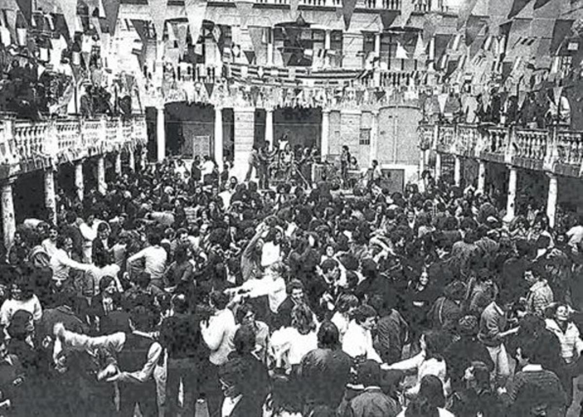 A dalt, revetlla popular; a sota, concert del 35è aniversari de la Plateria.